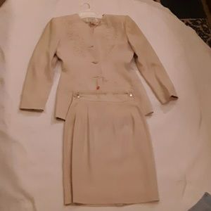 Casual corner skirt suit